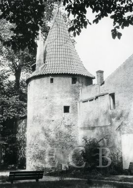 Otakarka: hradební bašta ze 13. století, 1971, sbírka J. Dvořáka; SOkA.
