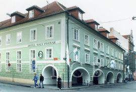 Pivovarnictví: Malý pivovar v ulici Karla IV. č. 8 a 10; foto O. Sepp 1998.