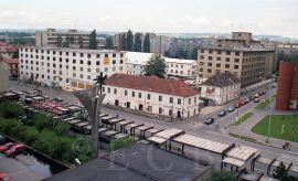 Pekárenská ulice: areál bývalých pekáren, objekty byly zbořeny kvůli stavbě obchodně společenského centra IGY; archiv Nebe.