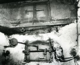 Pekárny: detail původní pekařské pece v domě č. 5 v Krajinské třídě, 1986; sbírka J. Dvořáka; SOkA. 