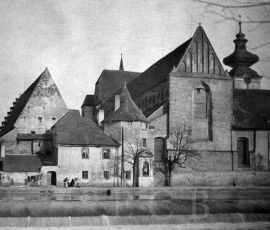 Polygonální bašta a přilehlé okolí na fotografii z 20. let 20. století; SOkA.