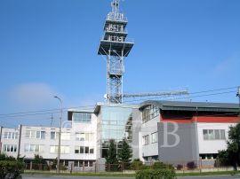 Radiokomunikace: budova Českých radiokomunikací na Pražské třídě; archiv Radiokomunikace.