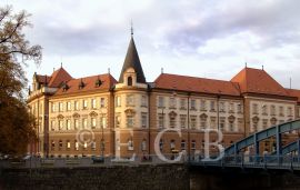 Soudnictví: budova Justičního paláce; foto I. Hajn 2005.