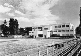 Sokolovny: dobová pohlednice sokolovny; archiv T. J. Sokol ČB.