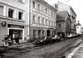 Svazy: dům Okresního svazu českých zahrádkářů v Kněžské ulici 86/11, 17. 7. 1995, sbírka J. Dvořáka; SOkA.