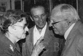 Terš Alois: uprostřed, na výstavě obrazů ve Zlivi 1984; podle časopisu Výběr z prací členů Historického klubu při Jihočeském muzeu v Českých Budějovicích, ročník 24, 1987, č. 2, s. 54, foto B. Průša.
