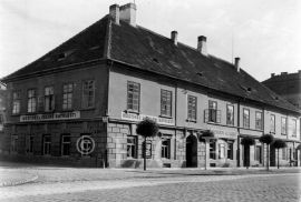 U Zelené ratolesti: 30. léta 20. století; ze sbírek Jihočeského muzea v Českých Budějovicích.
