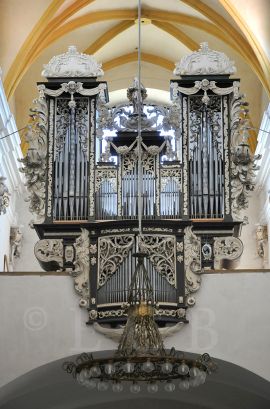 Varhanářství: prospekt Christeindlových varhan z 1676 na západním kůru kostela Obětování Panny Marie; foto K. Kuča 2010.