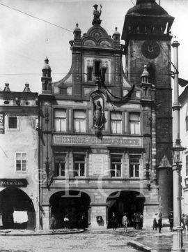 Záložna českobudějovická: novorenesanční budova záložny na náměstí Přemysla Otakara II. po přestavbě 1907—1908; sbírka J. Dvořáka.