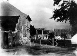 Zaniklé názvy: zaniklá Rybní ulice, foto ze začátku 20. století; SOkA.