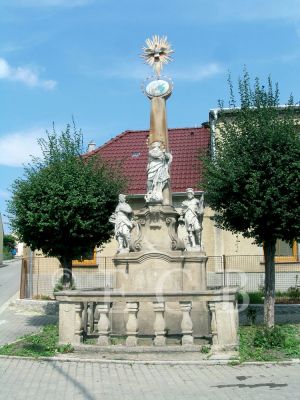 Adamov: sousoší Nejsvětější trojice; foto K. Kuča 2005.