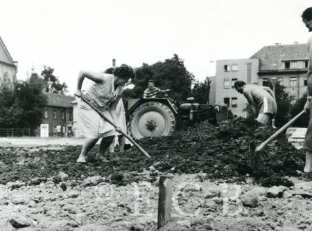 Akce Z: úprava Senovážného náměstí v rámci Akce Z, 1967, sbírka J. Dvořáka; SOkA.