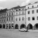 Památková péče: severní strana náměstí po opravě, 1991; sbírka J. Dvořáka; SOkA. 
