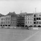 Památková péče: severní strana náměstí Přemysla Otakara II., rekonstrukce průčelí některých domů, 1985; sbírka J. Dvořáka; SOkA. 