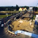 Stavebnictví: stavba Dlouhého mostu, 7. 8. 1998; sbírka J. Dvořáka; SOkA. 