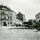 Žižkova třída: průhled ulicí směrem ze Senovážného náměstí kolem roku 1900; sbírka J. Dvořáka; SOkA. 
