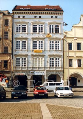 Dům umění: průčelí domu na náměstí Přemysla Otakara II.; foto O. Sepp 1998.